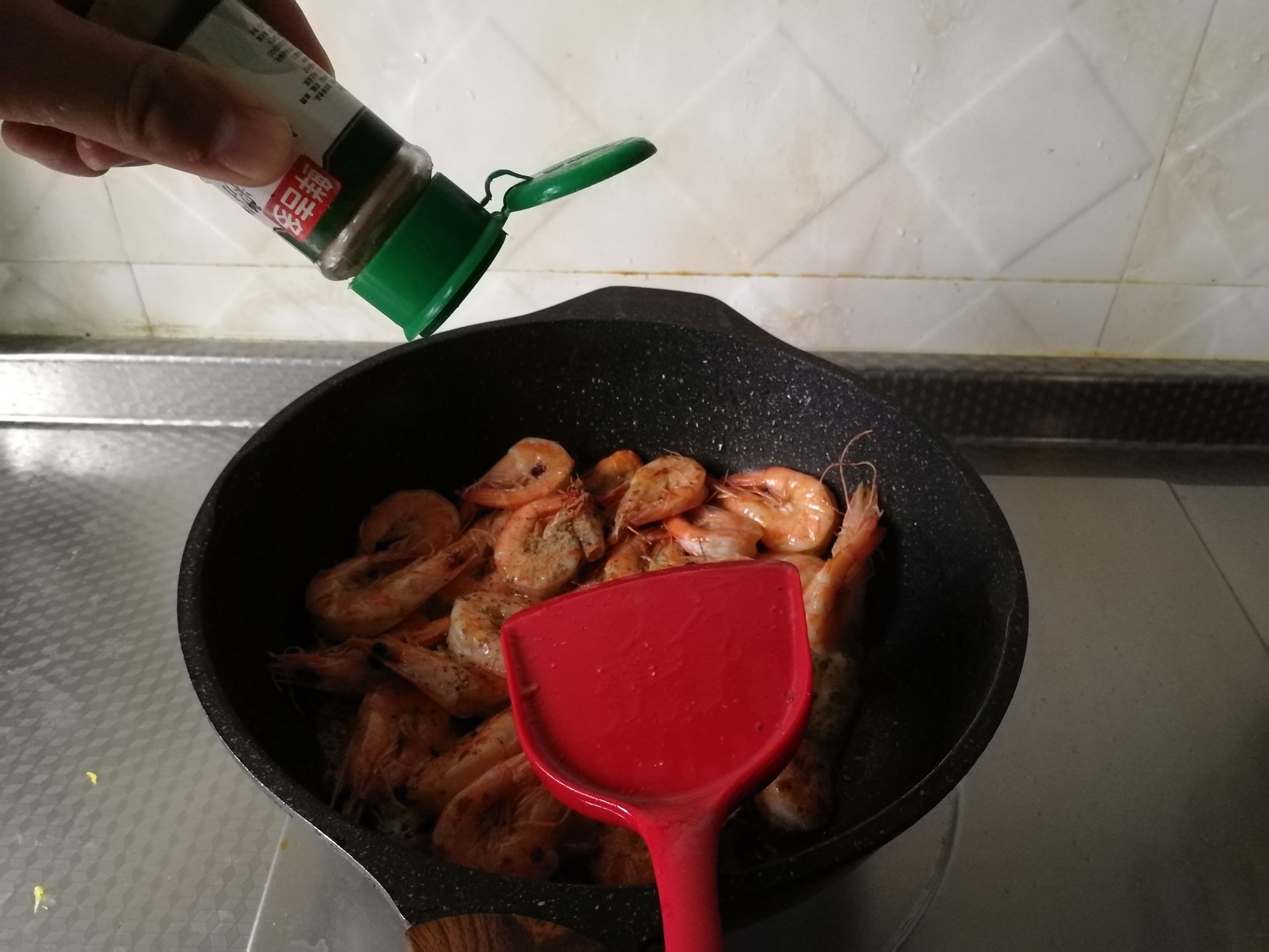 椒鹽油爆蝦的做法-咸鮮味炸菜譜-易網(wǎng)健康養(yǎng)生網(wǎng) 椒鹽油爆蝦的做法-咸鮮味炸菜譜