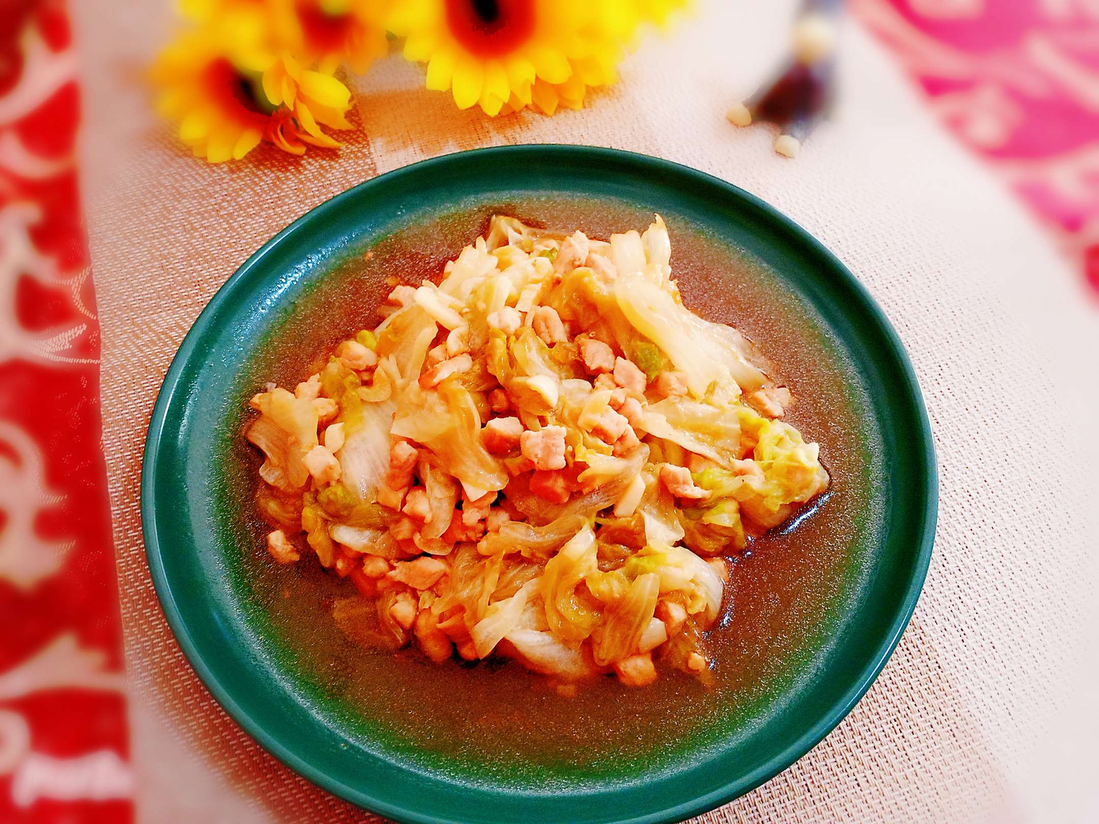 蠔油肉末西生菜的做法-家常味炒菜譜-易網健康養生網 蠔油肉末西生菜的做法-家常味炒菜譜