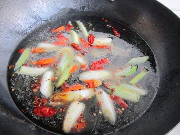 蘑菇燉鯉魚的做法-家常味燉菜譜-易網(wǎng)健康養(yǎng)生網(wǎng) 蘑菇燉鯉魚的做法-家常味燉菜譜