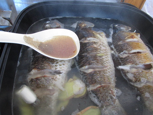 猴頭菇豆腐燉鯽魚(yú)的做法-咸鮮味燉菜譜