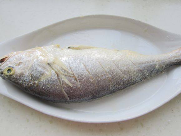 干煎黃花魚的做法-家常味煎菜譜-易網(wǎng)健康養(yǎng)生網(wǎng) 干煎黃花魚的做法-家常味煎菜譜