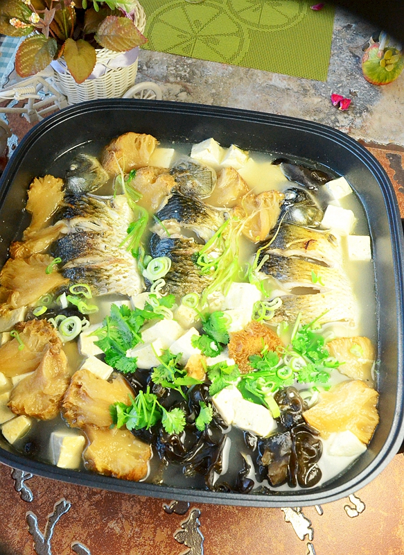 猴頭菇豆腐燉鯽魚(yú)的做法-咸鮮味燉菜譜