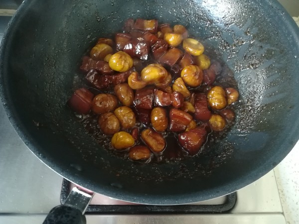 板栗紅燒肉的做法-家常味燉菜譜