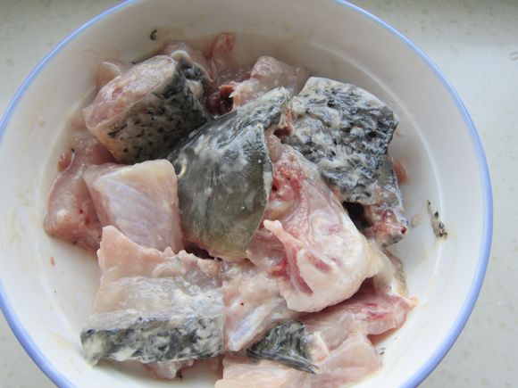 蘑菇燉鯉魚的做法-家常味燉菜譜-易網(wǎng)健康養(yǎng)生網(wǎng) 蘑菇燉鯉魚的做法-家常味燉菜譜
