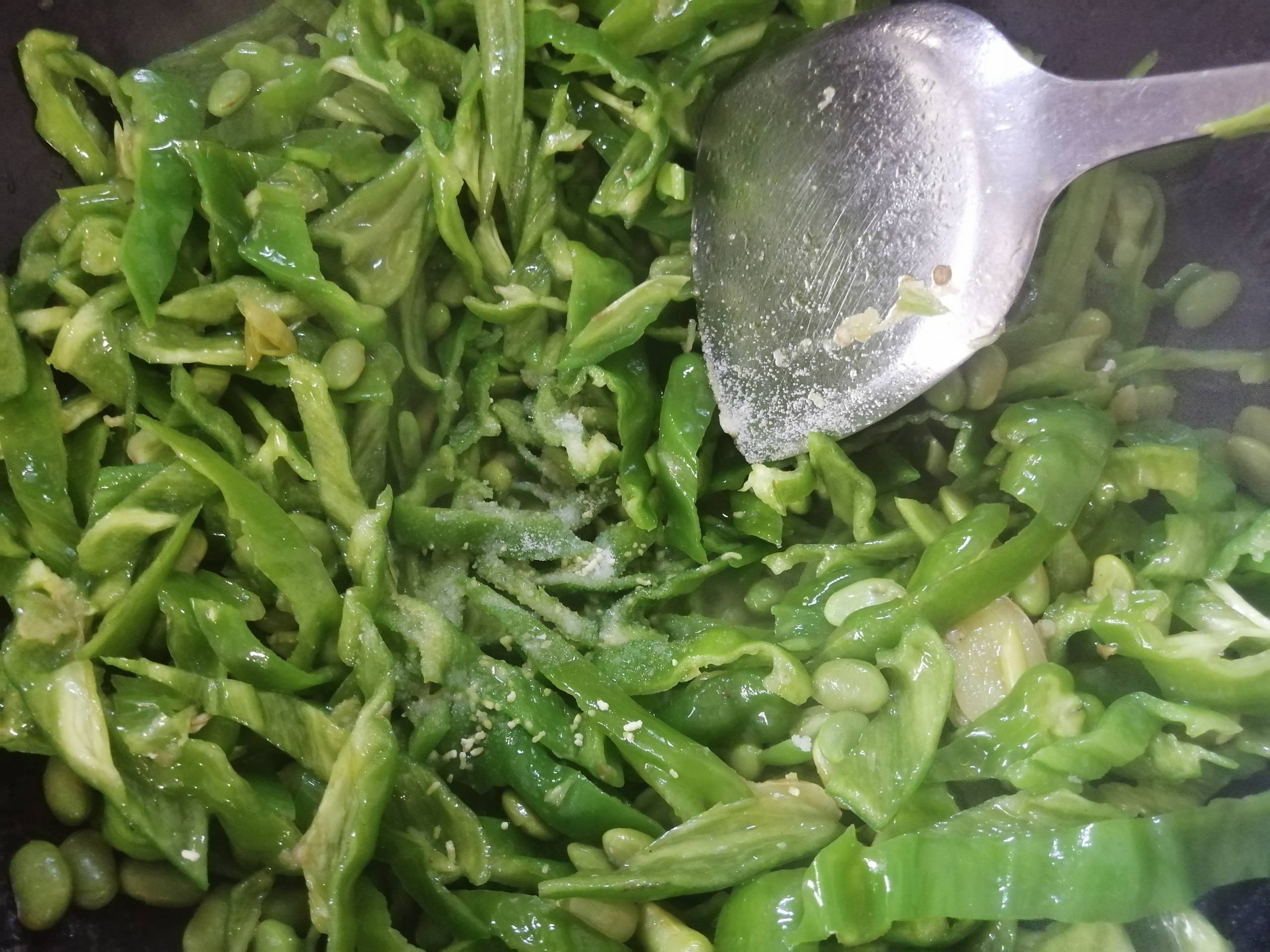 青椒毛豆米的做法-家常味炒菜譜