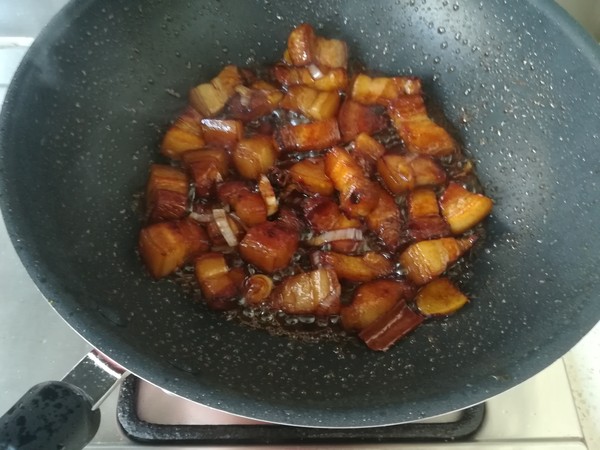 板栗紅燒肉的做法-家常味燉菜譜