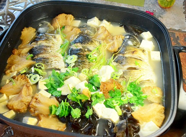 猴頭菇豆腐燉鯽魚(yú)的做法-咸鮮味燉菜譜