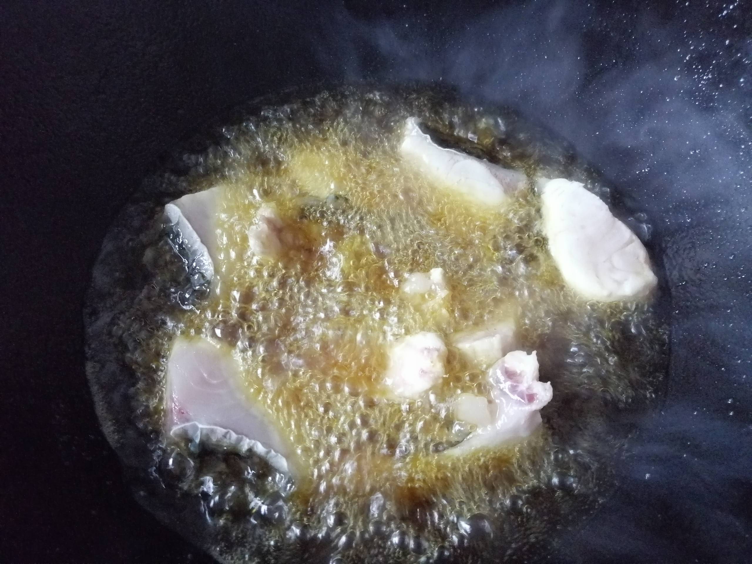 吮指酸甜魚塊的做法-酸甜味炸菜譜
