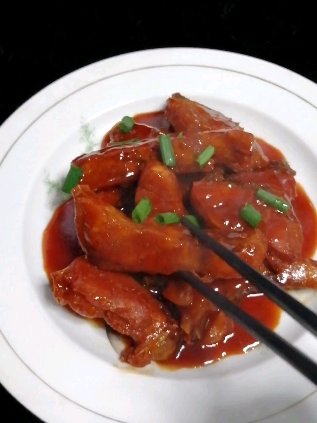 吮指酸甜魚塊的做法-酸甜味炸菜譜