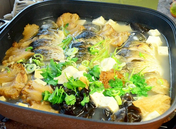 猴頭菇豆腐燉鯽魚(yú)的做法-咸鮮味燉菜譜