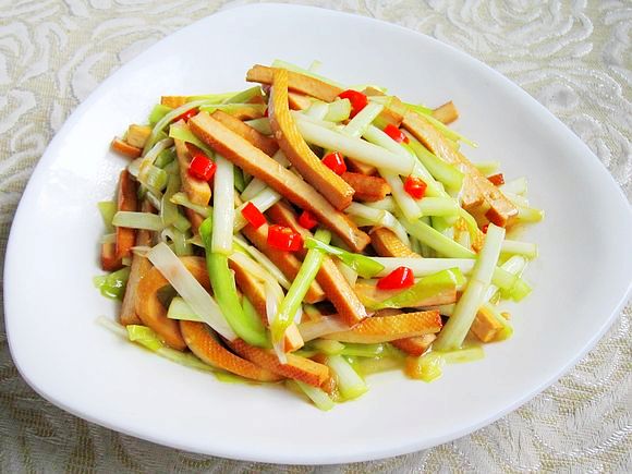 蠔油韭黃炒香干的做法-家常味炒菜譜-易網健康養生網 蠔油韭黃炒香干的做法-家常味炒菜譜