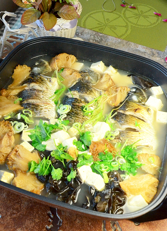 猴頭菇豆腐燉鯽魚(yú)的做法-咸鮮味燉菜譜