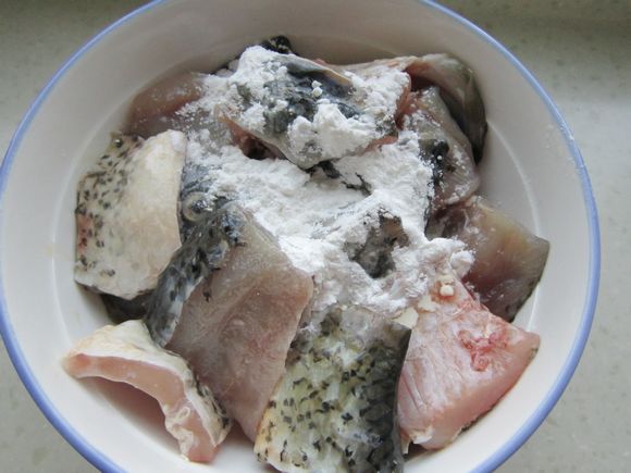 蘑菇燉鯉魚的做法-家常味燉菜譜-易網(wǎng)健康養(yǎng)生網(wǎng) 蘑菇燉鯉魚的做法-家常味燉菜譜