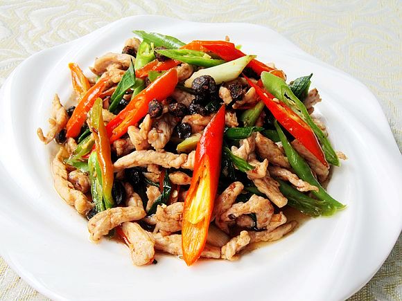 雙椒豆豉炒肉絲的做法-咸鮮味炒菜譜-易網健康養生網 雙椒豆豉炒肉絲的做法-咸鮮味炒菜譜