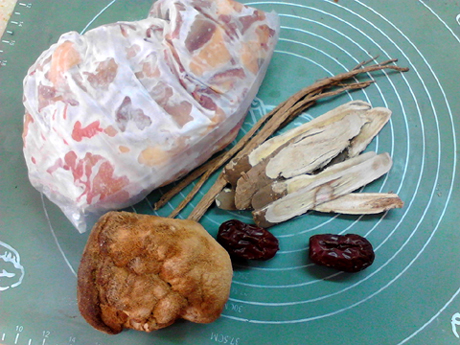 參芪猴菇燉雞的做法-咸鮮味燉菜譜-易網<a href=http://www.aoa7937.com/ target=_blank class=infotextkey>健康養生</a>網 參芪猴菇燉雞的做法-咸鮮味燉菜譜