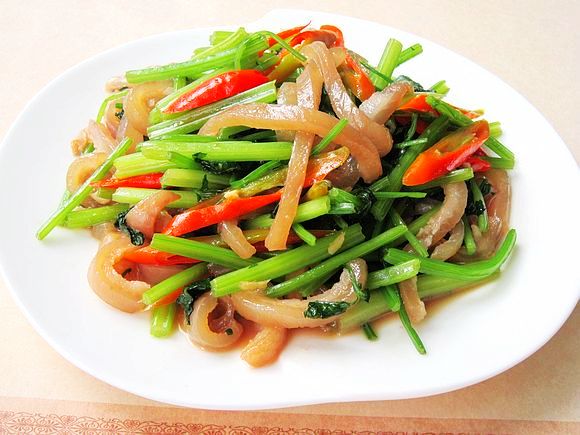 毛芹菜炒肉皮的做法-家常味炒菜譜-易網健康養生網 毛芹菜炒肉皮的做法-家常味炒菜譜