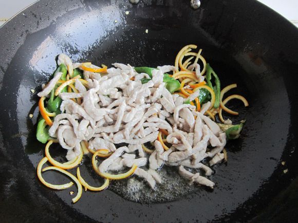 橙子皮炒肉絲的做法-家常味炒菜譜