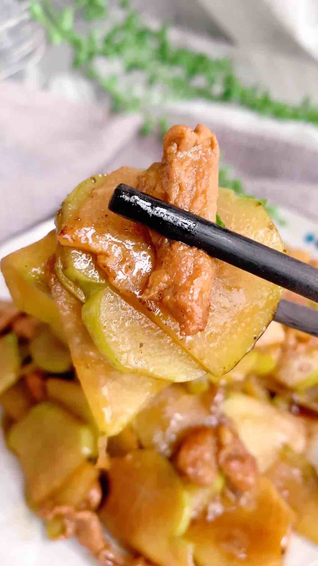 佛手瓜炒肉的做法-家常味炒菜譜-易網健康養生網 佛手瓜炒肉的做法-家常味炒菜譜