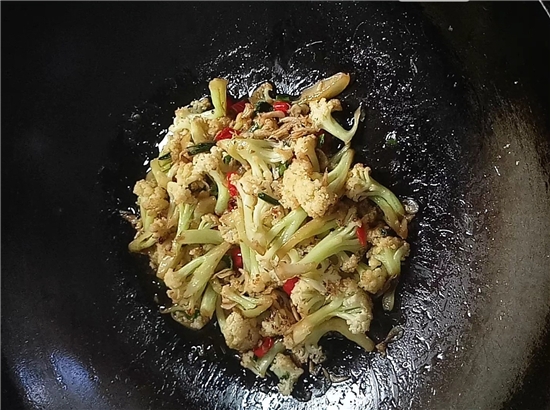 酸辣蝦皮炒菜花的做法-酸辣味炒菜譜