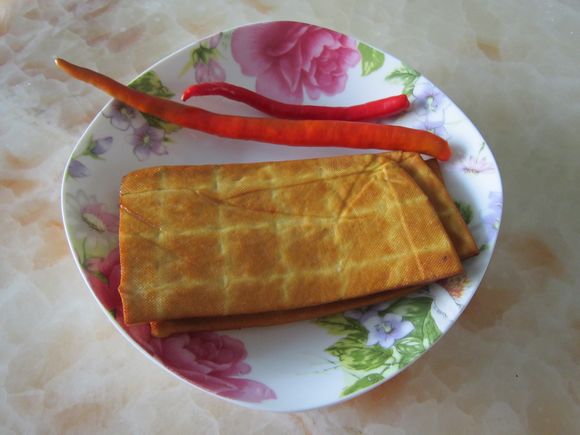 香干蒜薹炒肉絲的做法-家常味炒菜譜-易網<a href=http://www.aoa7937.com/ target=_blank class=infotextkey>健康養生</a>網 香干蒜薹炒肉絲的做法-家常味炒菜譜