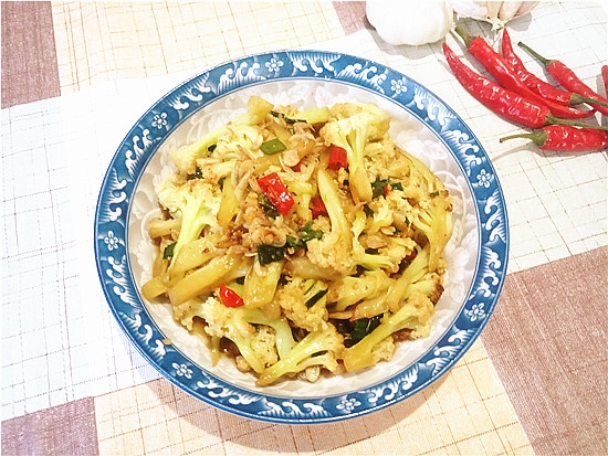 酸辣蝦皮炒菜花的做法-酸辣味炒菜譜-易網健康養生網 酸辣蝦皮炒菜花的做法-酸辣味炒菜譜