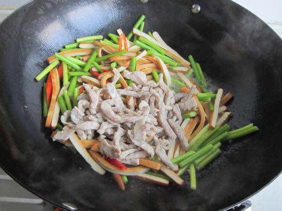 香干蒜薹炒肉絲的做法-家常味炒菜譜-易網健康養生網 香干蒜薹炒肉絲的做法-家常味炒菜譜