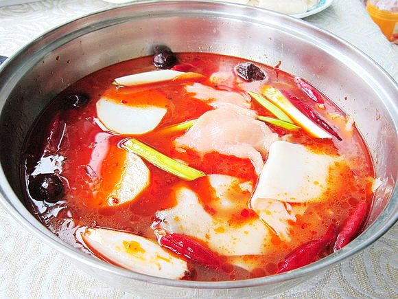大盤雞火鍋的做法-家常味燉菜譜-易網健康養(yǎng)生網 大盤雞火鍋的做法-家常味燉菜譜