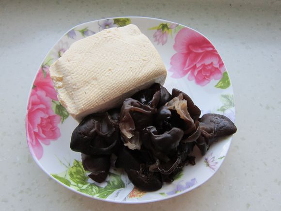 豆腐肉丸的做法-家常味炸菜譜-易網<a href=http://www.aoa7937.com/ target=_blank class=infotextkey>健康養生</a>網 豆腐肉丸的做法-家常味炸菜譜