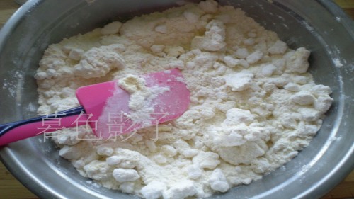 蒸年糕的做法-甜味蒸菜譜-易網<a href=http://www.aoa7937.com/ target=_blank class=infotextkey>健康養生</a>網 蒸年糕的做法-甜味蒸菜譜