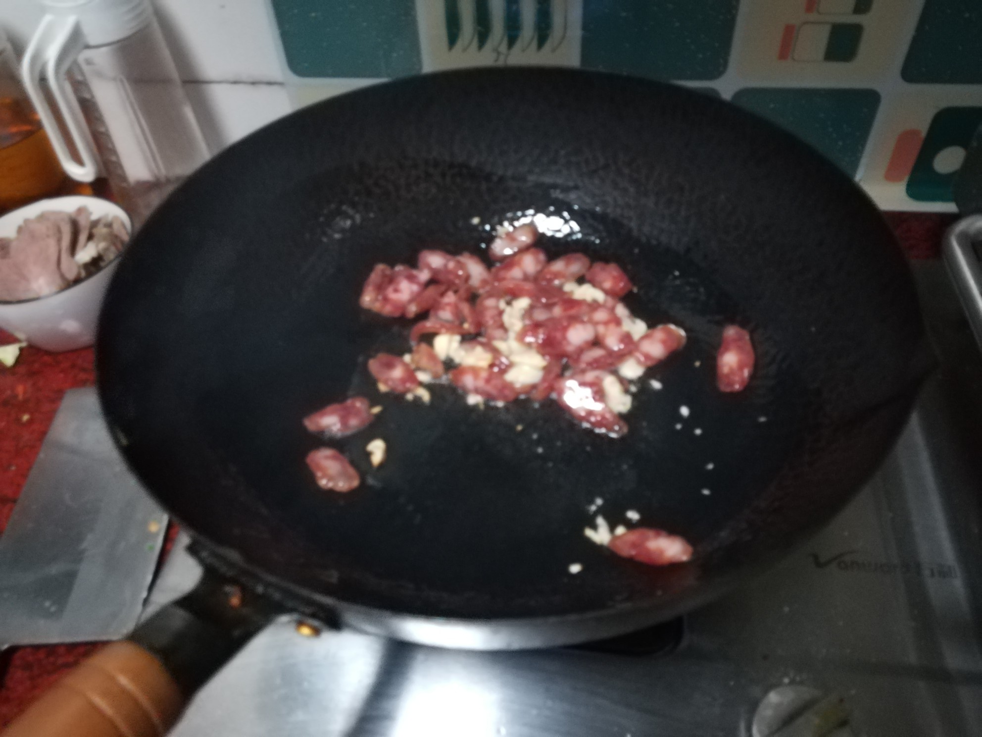 臘腸炒兒菜的做法-咸鮮味炒菜譜
