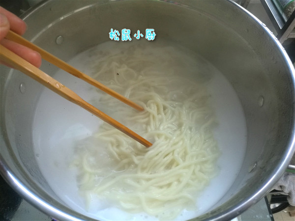 雪菜雞絲面的做法-家常味煮菜譜