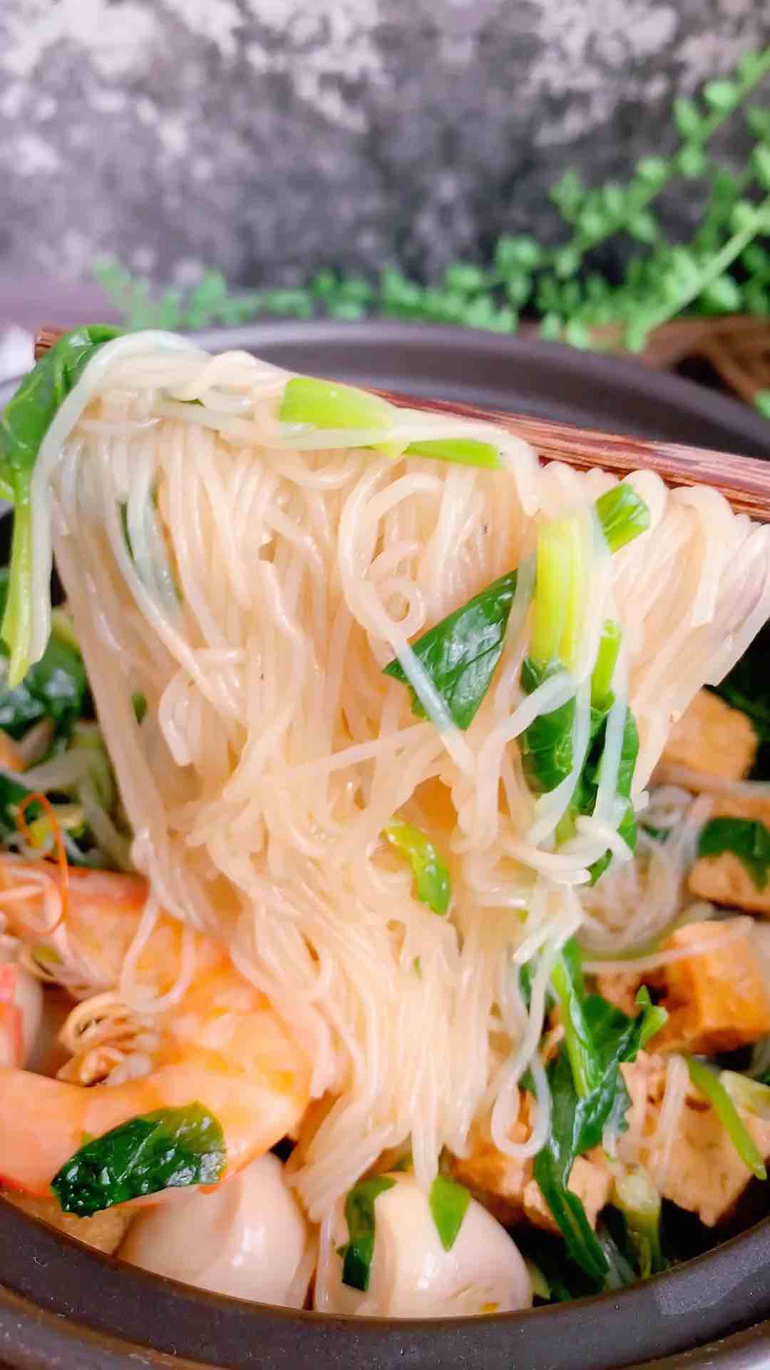 菠菜粉絲煲的做法-家常味煮菜譜-易網健康養生網 菠菜粉絲煲的做法-家常味煮菜譜