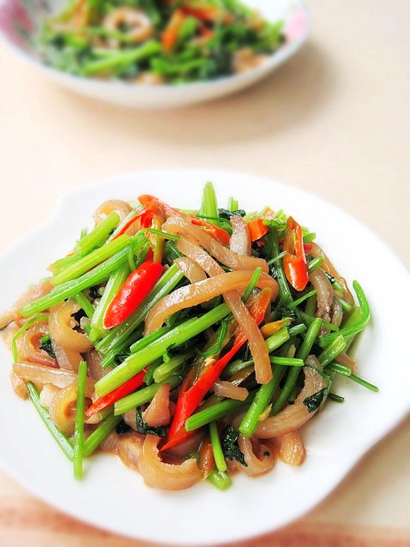毛芹菜炒肉皮的做法-家常味炒菜譜-易網健康養生網 毛芹菜炒肉皮的做法-家常味炒菜譜