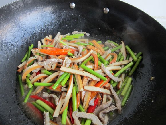香干蒜薹炒肉絲的做法-家常味炒菜譜-易網健康養生網 香干蒜薹炒肉絲的做法-家常味炒菜譜