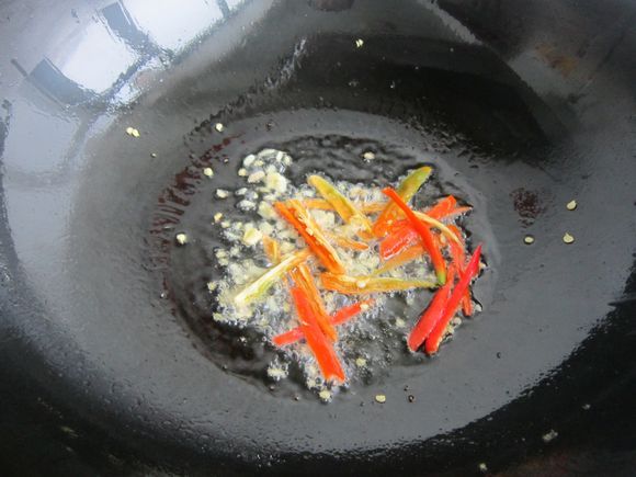 金針菇黑木耳炒肉絲的做法-咸鮮味炒菜譜