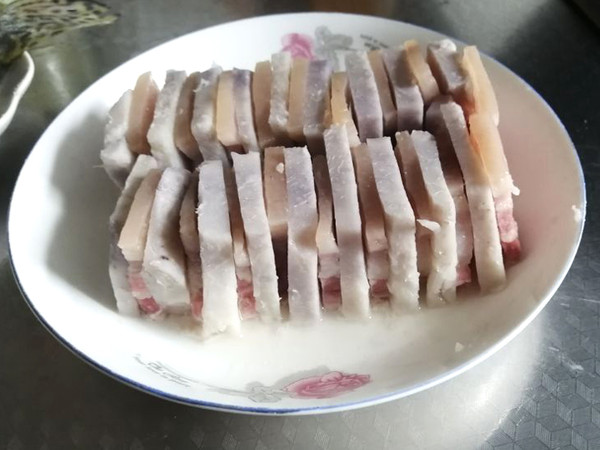 咸肉蒸芋頭的做法-咸鮮味蒸菜譜-易網(wǎng)健康養(yǎng)生網(wǎng) 咸肉蒸芋頭的做法-咸鮮味蒸菜譜