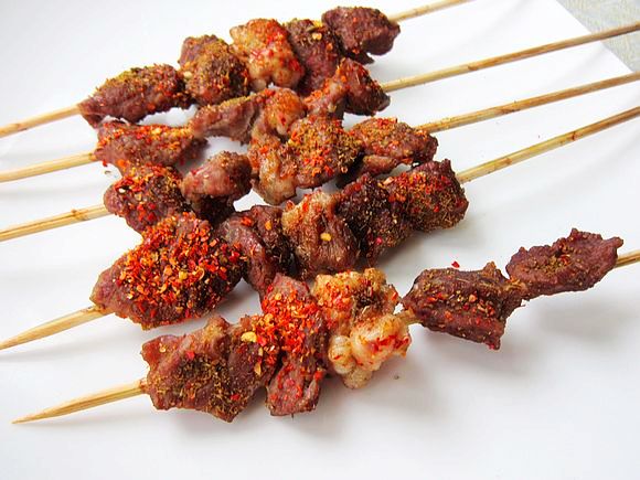 烤羊肉串的做法-香辣味烤菜譜-易網健康養生網 烤羊肉串的做法-香辣味烤菜譜