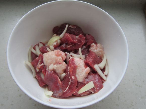 烤羊肉串的做法-香辣味烤菜譜-易網健康養生網 烤羊肉串的做法-香辣味烤菜譜