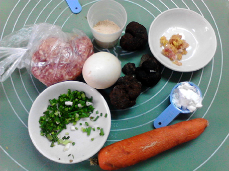 清蒸松露肉丸的做法-咸鮮味蒸菜譜-易網(wǎng)<a href=http://www.aoa7937.com/ target=_blank class=infotextkey>健康養(yǎng)生</a>網(wǎng) 清蒸松露肉丸的做法-咸鮮味蒸菜譜