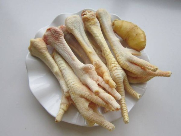 鹵水雞爪的做法-家常味鹵菜譜-易網(wǎng)<a href=http://www.aoa7937.com/ target=_blank class=infotextkey>健康養(yǎng)生</a>網(wǎng) 鹵水雞爪的做法-家常味鹵菜譜