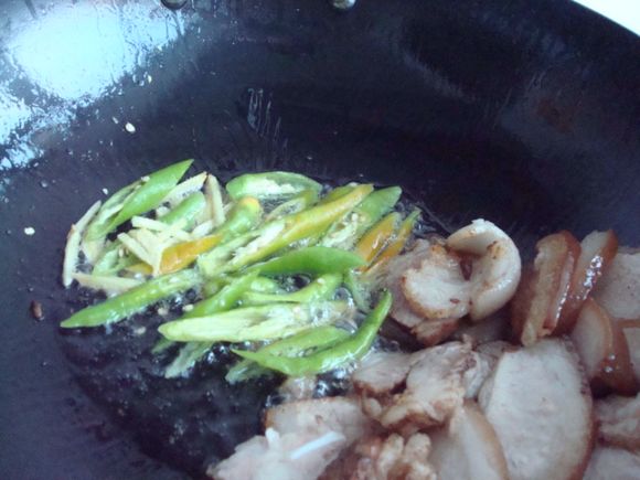 紅蘿卜黑木耳炒肉的做法-家常味炒菜譜