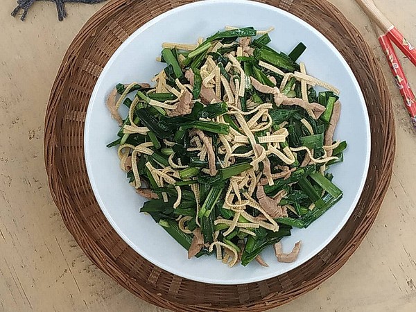 炒肉絲韭菜的做法-咸鮮味炒菜譜-易網(wǎng)健康養(yǎng)生網(wǎng) 炒肉絲韭菜的做法-咸鮮味炒菜譜