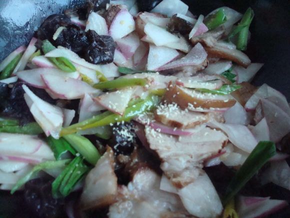紅蘿卜黑木耳炒肉的做法-家常味炒菜譜