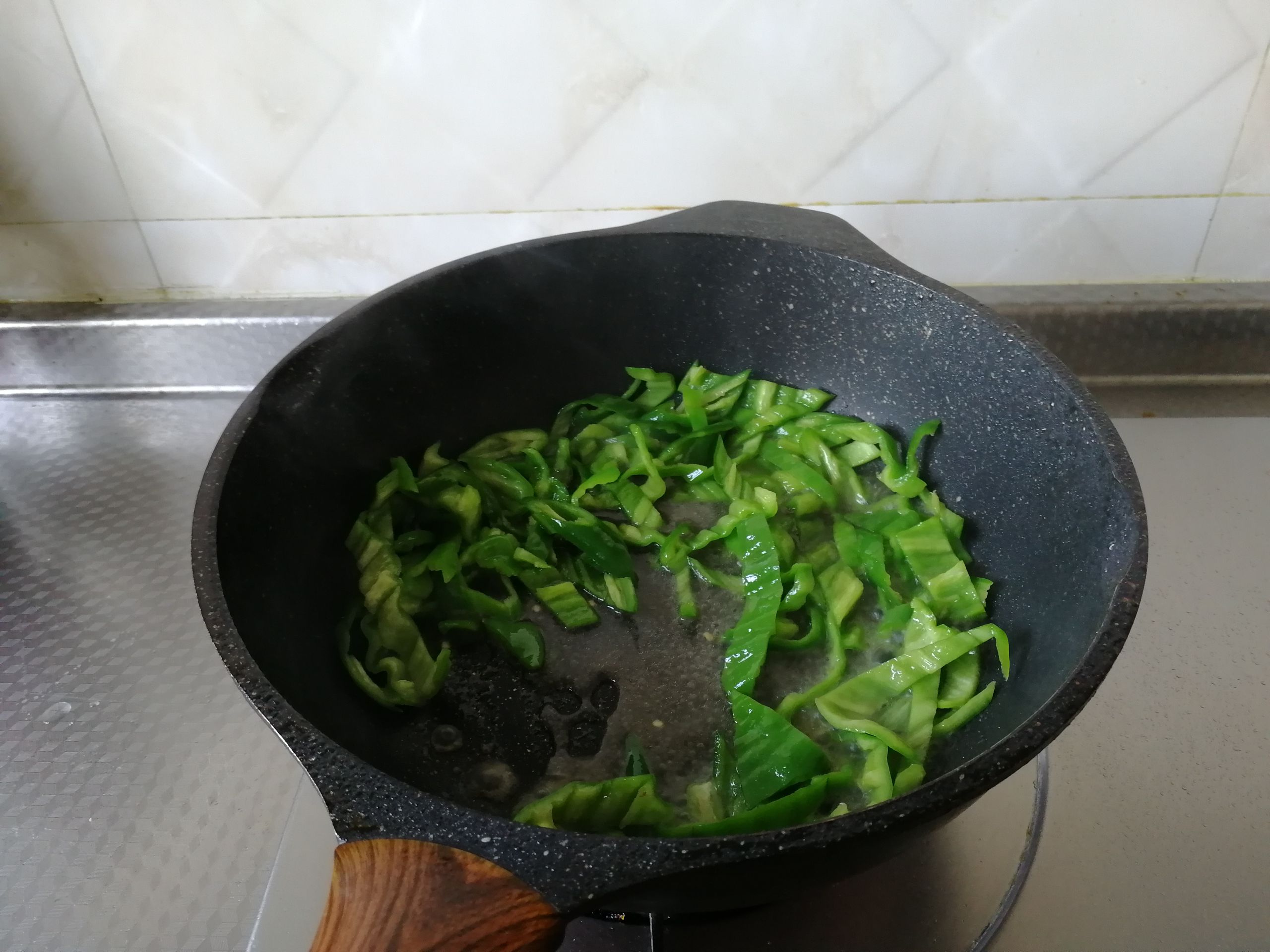 青椒炒肉絲的做法-咸鮮味炒菜譜