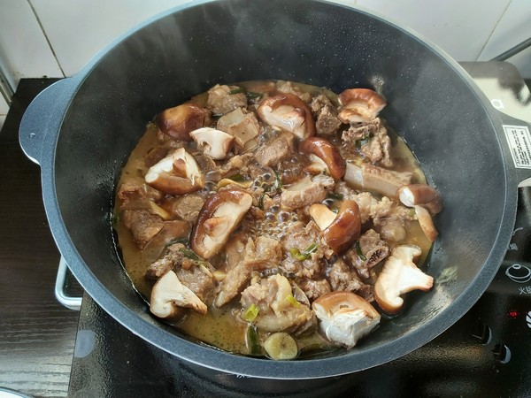 紅燒排骨燉土豆的做法-家常味燉菜譜-易網(wǎng)健康養(yǎng)生網(wǎng) 紅燒排骨燉土豆的做法-家常味燉菜譜