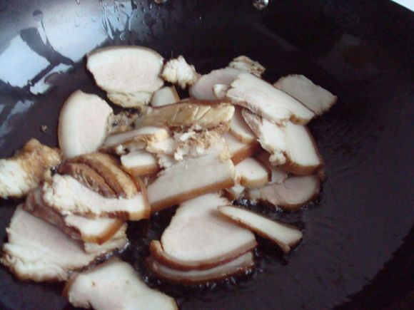 紅蘿卜黑木耳炒肉的做法-家常味炒菜譜