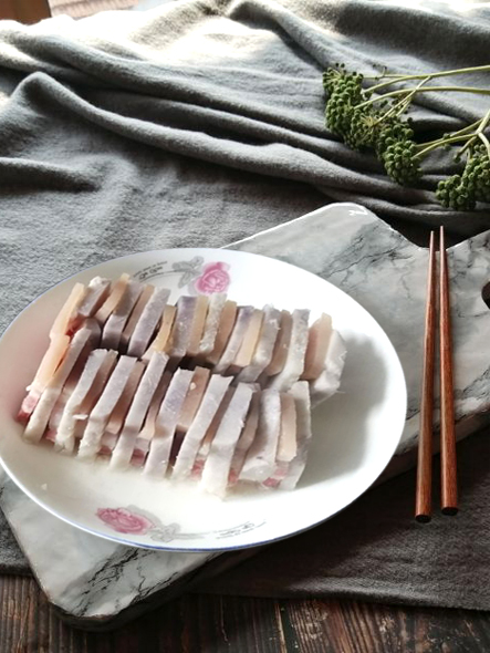 咸肉蒸芋頭的做法-咸鮮味蒸菜譜-易網(wǎng)健康養(yǎng)生網(wǎng) 咸肉蒸芋頭的做法-咸鮮味蒸菜譜