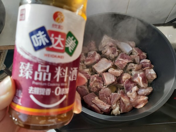 紅燒排骨燉土豆的做法-家常味燉菜譜-易網(wǎng)健康養(yǎng)生網(wǎng) 紅燒排骨燉土豆的做法-家常味燉菜譜