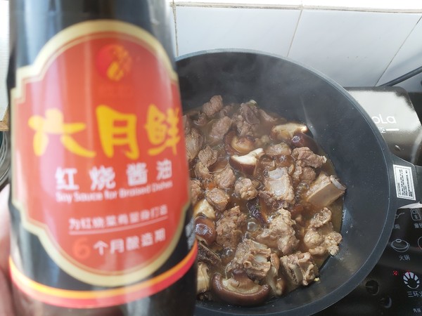 紅燒排骨燉土豆的做法-家常味燉菜譜-易網(wǎng)健康養(yǎng)生網(wǎng) 紅燒排骨燉土豆的做法-家常味燉菜譜