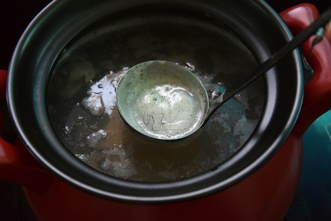 蓮藕墨魚筒骨湯的做法-家常味煲菜譜